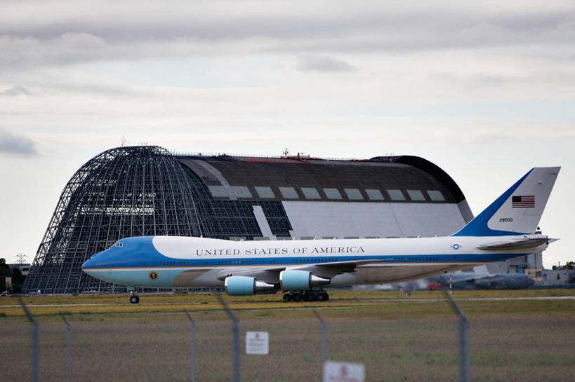 无人,横图,室外,白天,美国,军事,文字,篱笆,云,天空,停机坪,运输,摄影,加利福尼亚,美国文化,彩图,飞机库