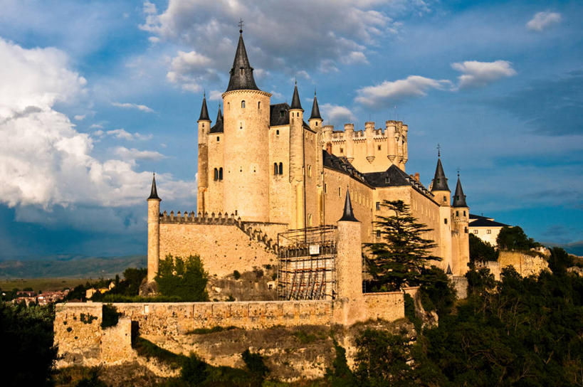 无人,横图,室外,白天,建筑,西班牙,欧洲,城堡,云,历史,树,天空,摄影,南欧,西班牙王国,卡斯蒂利亚,塞戈维亚,莱昂,卡斯蒂利亚.莱昂,莱昂省,彩图