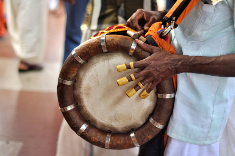 成年人,一个人,横图,室外,白天,婚礼,印度,仅一个男性,鼓,音乐,休闲装,摄影,印度文化,喀拉拉邦,技能,彩图