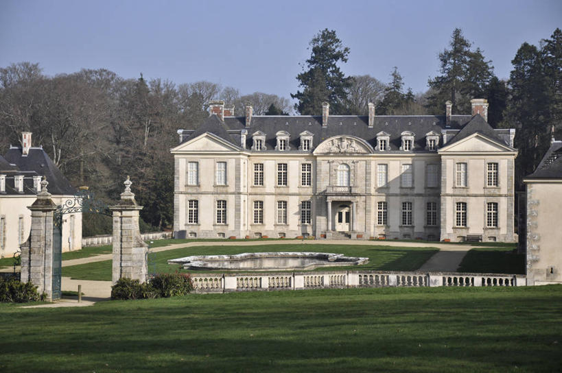 无人,横图,室外,白天,建筑,法国,城堡,历史,草,树,地标建筑,摄影,宁静,布列塔尼,法国文化,万里无云,莫尔比昂省,彩图