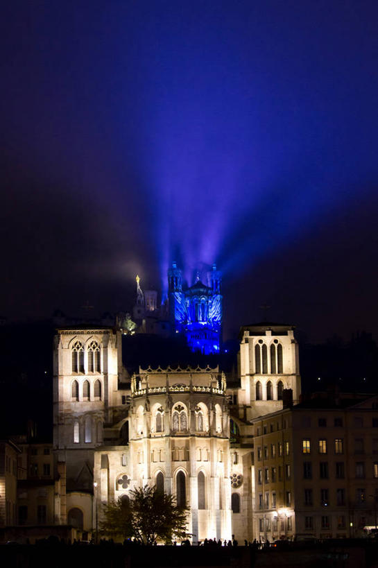 无人,竖图,室外,夜晚,建筑,法国,欧洲,拱门,树,天空,地标建筑,摄影,照亮,西欧,法兰西,法国文化,法兰西共和国,里昂,法兰西第五共和国,彩图,罗讷.阿尔卑斯,罗讷.阿尔卑斯大区