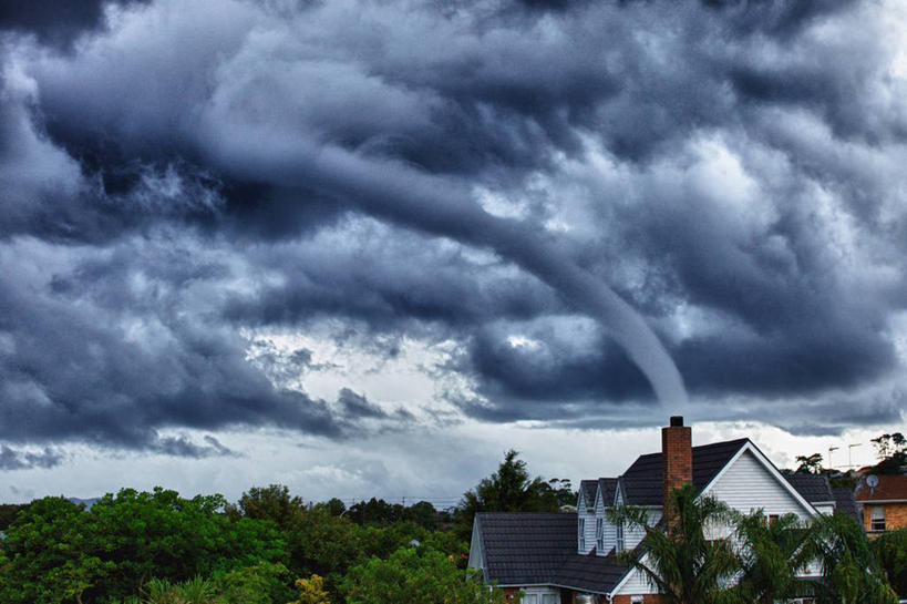 无人,横图,室外,烟囱,多云,龙卷风,新西兰,房屋,乌云,云,天气,树,自然,黄昏,烟,摄影,奥克兰区,彩图
