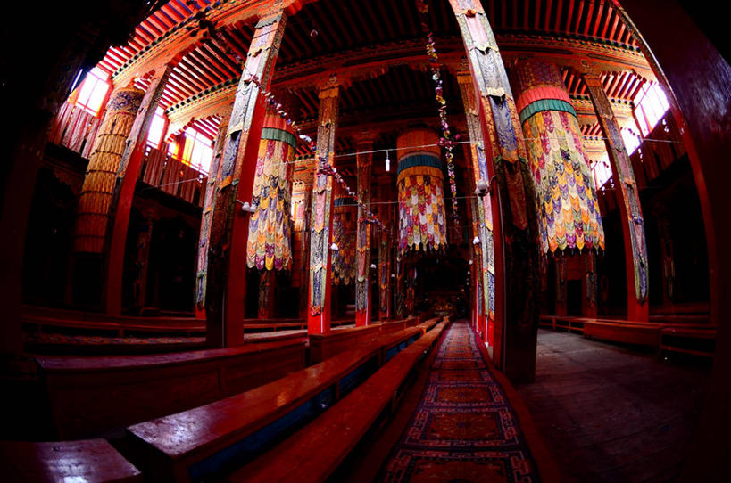 无人,横图,室内,白天,鱼眼镜头,地板,建筑,柱子,红色,摄影,宗教,宗教建筑,修道院,青海省,彩图