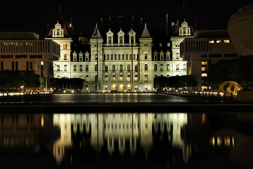 无人,广场,横图,室外,夜晚,河流,建筑,美国,反射,历史,国会大厦,地标建筑,摄影,照亮,政府,纽约州,万里无云,奥尔巴尼,彩图