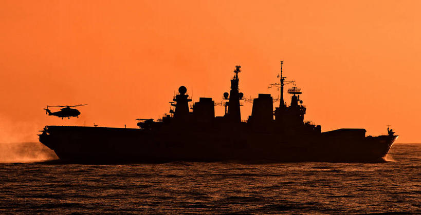 无人,横图,室外,海洋,英国,天空,黄昏,橙色,运输,摄影,军舰,海军,剪影,军用直升机,海峡,英吉利海峡,彩图,英国海军,英国皇家海军