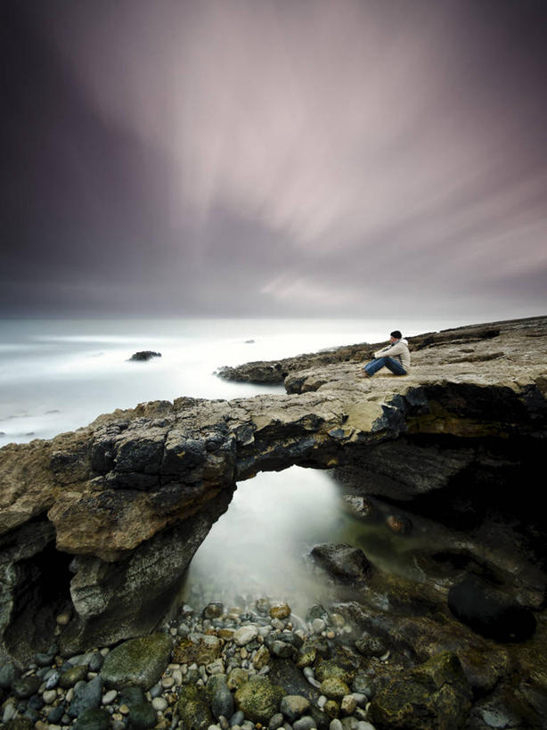 西方人,成年人,中年人,老年人,一个人,坐,竖图,室外,白天,侧面,长时间曝光,海洋,石头,美景,葡萄牙,欧洲,欧洲人,仅一个男性,仅一个人,仅一个中年男性,景观,云,冬天,休闲装,天空,自然,景色,摄影,自然风光,卡斯卡伊斯市,男人,男性,中年男性,白种人,岩石,彩图,独处