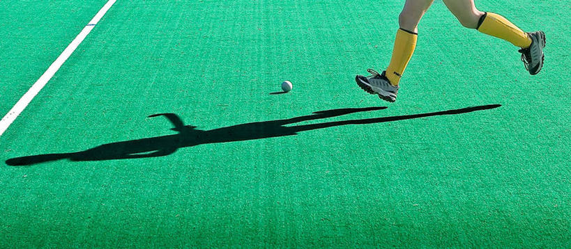 腿,一个人,跑,横图,全景,室外,白天,运动鞋,运动,竞争,曲棍球,日光,西班牙,巴塞罗那,阴影,线条,球,活力,人体,摄影,部分,四肢,彩图,巴塞罗那省