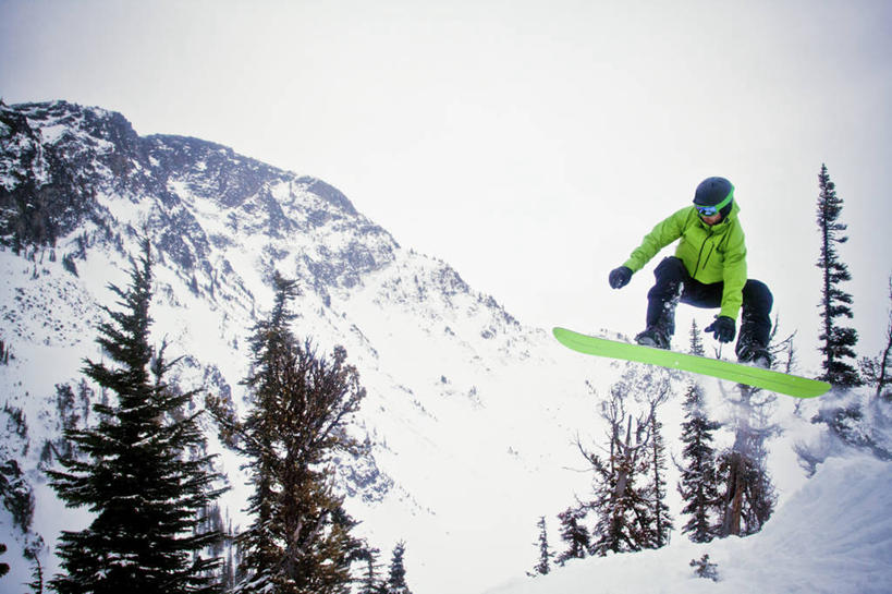 西方人,成年人,一个人,跳,横图,室外,白天,正面,山,雪,欧洲,加拿大,欧洲人,仅一个男性,仅一个人,冬天,树,仅一个年轻男性,天空,寒冷,平衡,摄影,滑雪板,滑雪镜,滑雪服,大不列颠哥伦比亚,技能,冒险,男人,男性,年轻男性,白种人,年轻人,彩图