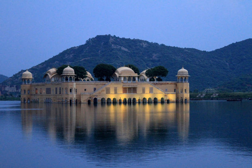 无人,宫殿,横图,室外,湖,山,山脉,城市,建筑,印度,对称,反射,历史,树,自然,黄昏,地标建筑,摄影,宁静,圆顶建筑,万里无云,斋普尔,班加罗尔,彩图