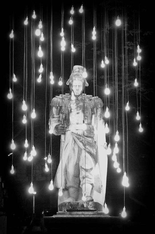 无人,竖图,黑白,室外,夜晚,法国,欧洲,标志,雕像,符号,历史,标识,摄影,照亮,电灯泡,西欧,法兰西,记忆,法兰西共和国,里昂,法兰西第五共和国,性别符号,男性符号,罗讷.阿尔卑斯,罗讷.阿尔卑斯大区