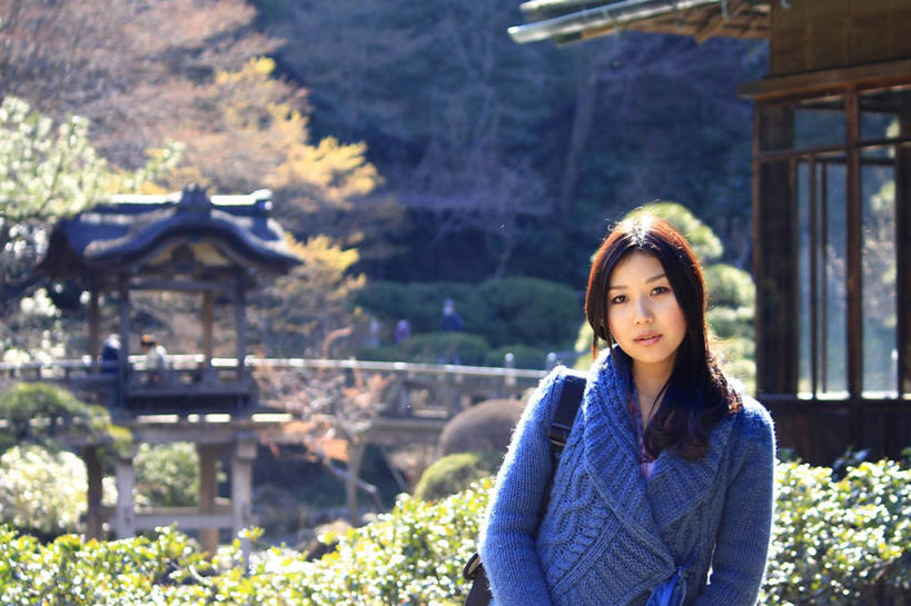 东方人,成年人,中年人,脸,头,脸颊,一个人,站,横图,室外,白天,正面,毛衣,日光,日本,亚洲,仅一个女性,仅一个人,日本文化,桥,横滨,联系,黄种人,肩膀,树,地标建筑,仅一个中年女性,日本人,摄影,宗教,肖像,女人,女性,中年女性,亚洲人,头部,长发,脸部,脸蛋,面部,彩图,美人