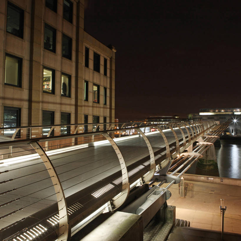 无人,方图,室外,夜晚,河流,城市,建筑,英国,反射,桥,首都,联系,现代,天空,地标建筑,摄影,美术馆,英国文化,伦敦千禧桥,彩图