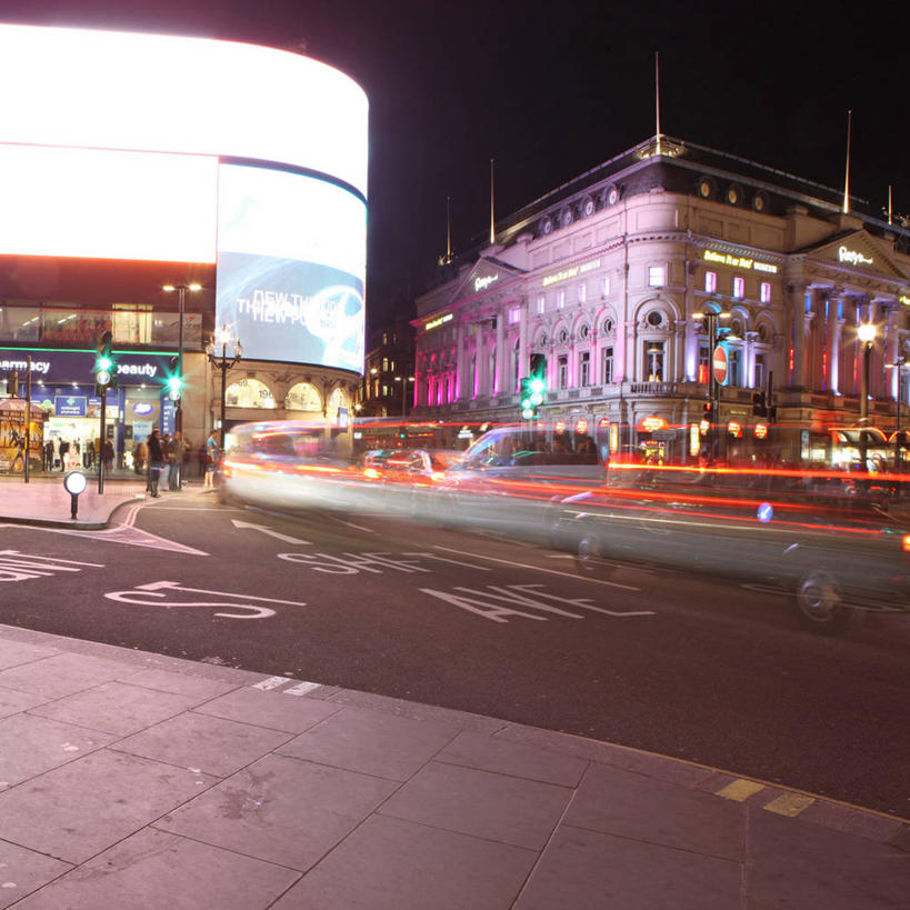 方图,室外,夜晚,长时间曝光,城市,道路,建筑,街道,路,路灯,公路,英国,红绿灯,交通,首都,皮卡迪利广场,天空,地标建筑,摄影,迅速,照亮,英国文化,马路,彩图