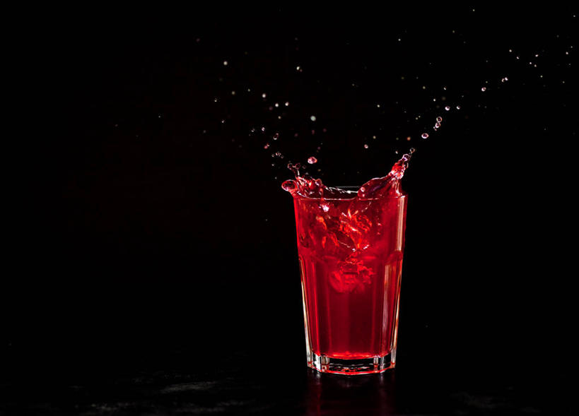 果汁,无人,横图,特写,北京,黑色背景,溅,透明,首都,饮食,红色,覆盆子,摄影,健康食物,北京市,玻璃杯,彩图,影棚拍摄