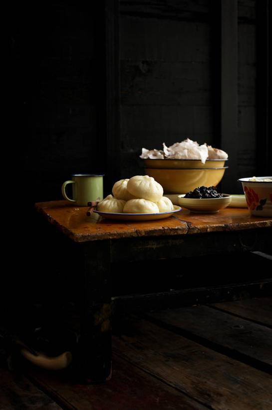 无人,竖图,室内,白天,午餐,桌子,北京,黑色背景,木制,食品,饺子,首都,饮食,盘子,碗,摄影,清新,中国文化,汤圆,健康食物,彩图,影棚拍摄