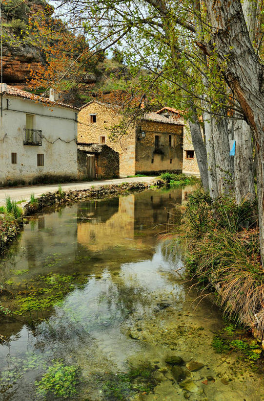 无人,竖图,室外,白天,河流,西班牙,反射,屋顶,草,树,风景,自然,摄影,宁静,彩图,瓜达拉哈拉省