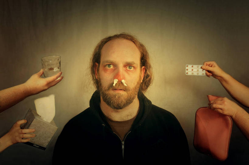 西方人,成年人,中年人,老年人,脸,头,脸颊,手,胡须,一个人,横图,室内,白天,正面,爱尔兰,欧洲,欧洲人,仅一个男性,仅一个人,仅一个中年男性,拿着,休闲装,肩膀,纸巾,疲倦,人体,摄影,部分,感冒,疲劳,疲惫,肖像,困乏,疲乏,委顿,疲困,疲顿,疲钝,倦怠,怠倦,发热,虚弱,男人,男性,中年男性,白种人,头部,胡子,络腮胡,脸部,脸蛋,面部,彩图,发际线后移