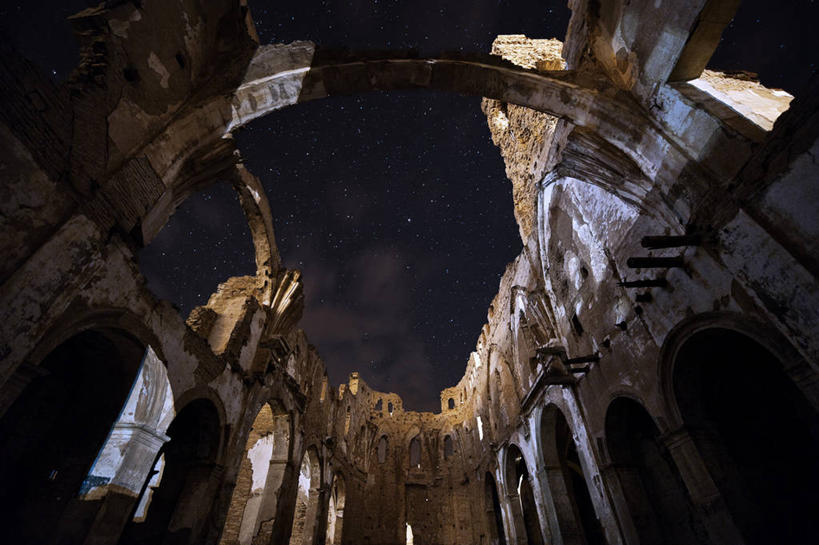 无人,教堂,横图,室内,夜晚,仰视,建筑,西班牙,欧洲,云,拱门,废墟,天空,摄影,宗教,基督教,南欧,西班牙王国,阿拉贡,阿拉贡自治区,萨拉戈萨,萨拉戈萨省,彩图,低角度拍摄