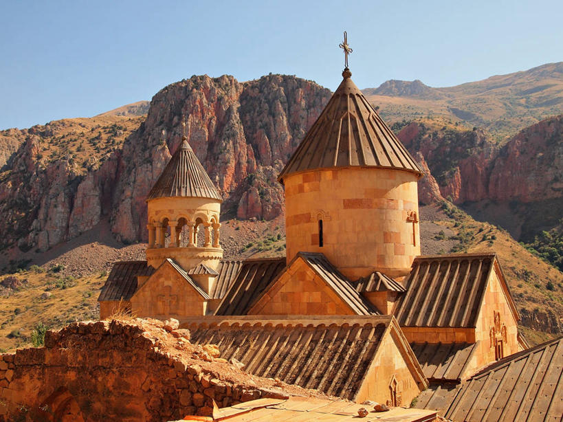 无人,教堂,横图,室外,白天,山,建筑,日光,亚美尼亚,十字架,屋顶,悬崖,历史,摄影,宗教,基督教,宗教建筑,岩层,万里无云,岩石,彩图