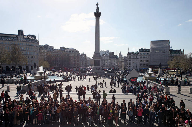 广场,站,横图,室外,白天,城市,建筑,英国,柱子,首都,许多人,历史,树,天空,一群人,摄影,群众,英国文化,特拉法尔加广场,纳尔逊纪念柱,彩图