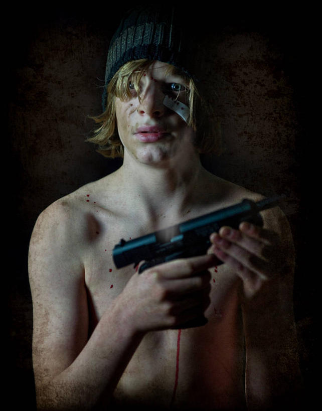 西方人,儿童,脸,头,脸颊,头发,一个人,竖图,室内,纯洁,微生物,帽子,德国,欧洲,欧洲人,仅一个男性,仅一个人,医学,枪支,拿着,裸露,肩膀,小孩,仅一个小孩,思考,金色,血液,生物,可爱,童年,童趣,摄影,医疗,病毒,生物学,痛苦,裸,童真,烂漫,无邪,编织帽,寄生,生命体,生物病毒,天真,危险,男孩,男人,男性,白种人,孩子,头部,脸部,脸蛋,面部,彩图,男生,绿猴病,绿猴病病毒,绿猴因子,马尔,马尔堡病毒,好奇心