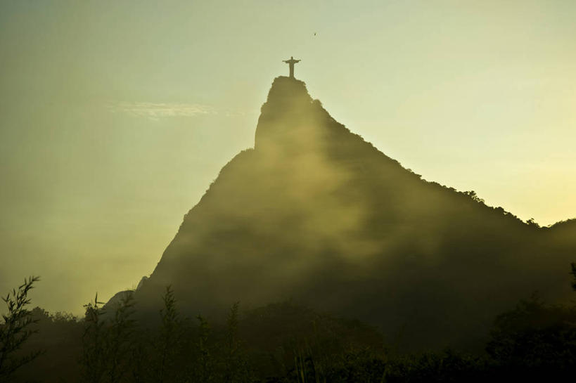 无人,横图,室外,山,雾,日光,巴西,标志,雕像,符号,云,冬天,标识,树,风景,天空,自然,黄昏,地标建筑,摄影,宗教,宁静,基督,基督教,天主教,里约热内卢,耶稣,里约热内卢州,救世主,性别符号,基利斯督,弥赛亚,默西亚,彩图,哥卡华都山,男性符号