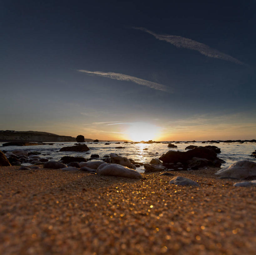 无人,横图,室外,日出,太阳,日光,英国,反射,光线,沙子,光芒,风景,天空,自然,摄影,宁静,怀特岛,海滩,岩石,彩图