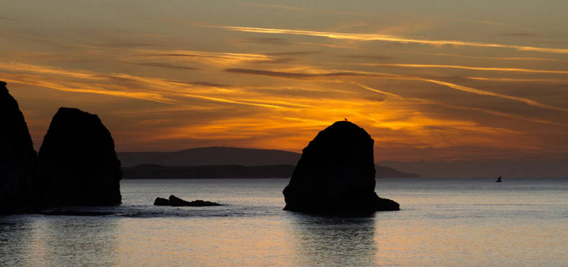 无人,横图,全景,室外,夜晚,海洋,美景,日落,英国,景观,水平线,云,宏伟,风景,自然,景色,摄影,宁静,自然风光,剪影,怀特岛,岩石,彩图,美人鱼