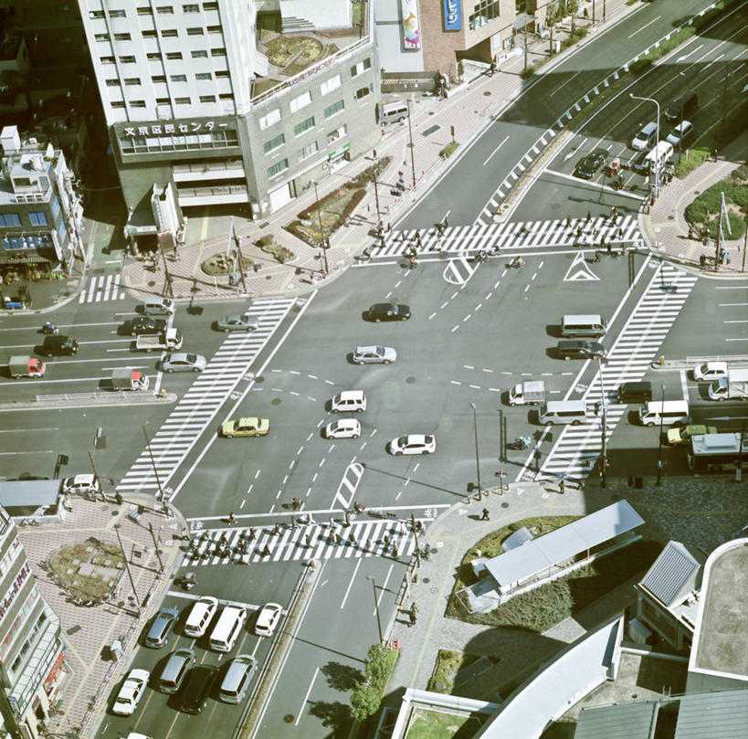 横图,俯视,室外,白天,城市,道路,街道,路,人行横道,公路,汽车,东京,日本,交通,首都,车,交通工具,运输,摄影,载具,交通标志,马路,彩图,高角度拍摄,横越