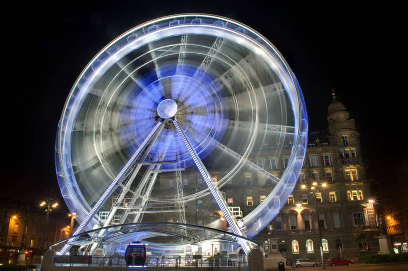 无人,游乐园,横图,室外,夜晚,运动模糊,仰视,游戏,城市,建筑,英国,玩,旋转,娱乐,苏格兰,天空,休闲,摄影,游乐设施,活动,迅速,照亮,发泄,消遣,智力,大转轮,宣泄,游艺设施,格拉斯哥,玩耍,嬉戏,彩图,低角度拍摄,乔治广场