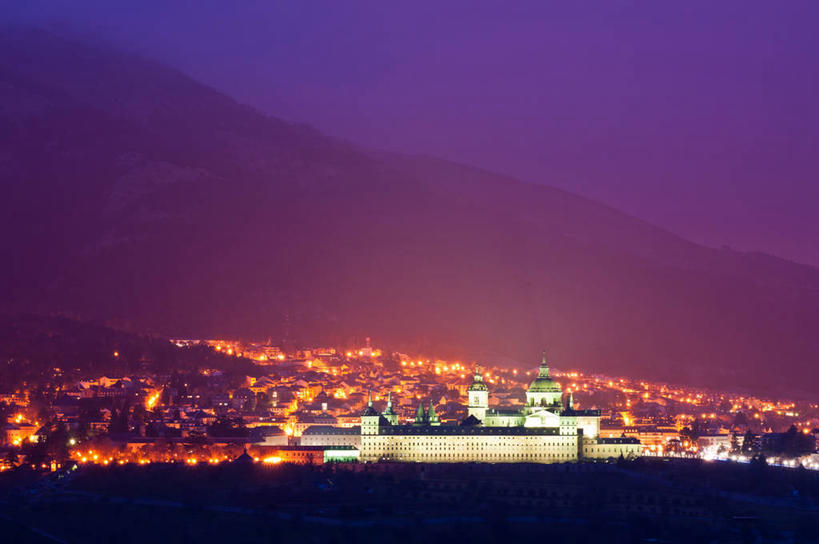 无人,横图,室外,夜晚,日落,山,建筑,西班牙,晚霞,霞光,落日,首都,天空,黄昏,马德里,彩霞,摄影,宗教,照亮,宗教建筑,修道院,马德里省,埃斯科里亚尔,夕照,薄暮,夕阳,彩图,傍晚,斜阳