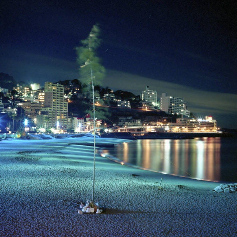 无人,方图,室外,夜晚,海洋,水,城市,静冈县,日本,日本文化,反射,树,蓝色,天空,自然,摄影,生长,宁静,照亮,记忆,热海,海滩,彩图