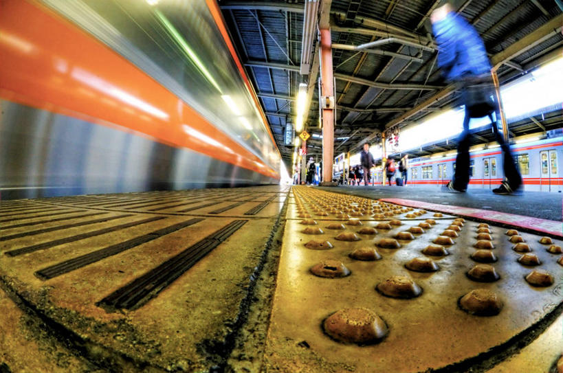 火车站,横图,室内,白天,运动模糊,火车,车站,东京,日本,行人,站台,公共交通,首都,月台,运输,摄影,式样,步行,彩图,铁路车站,铁路站