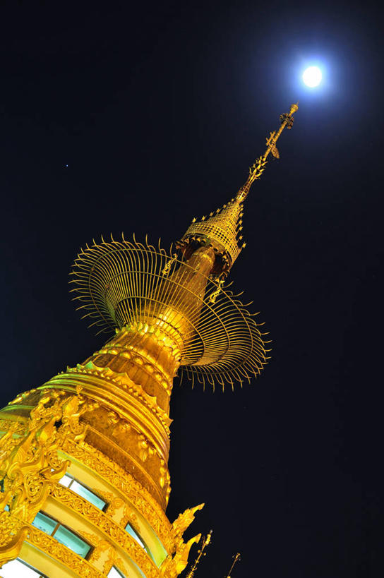 无人,寺庙,竖图,室外,特写,夜晚,建筑,缅甸,黑色背景,月亮,尖顶,首都,历史,佛塔,地标建筑,摄影,佛教,照亮,彩图,仰光,传统文化,缅甸文化