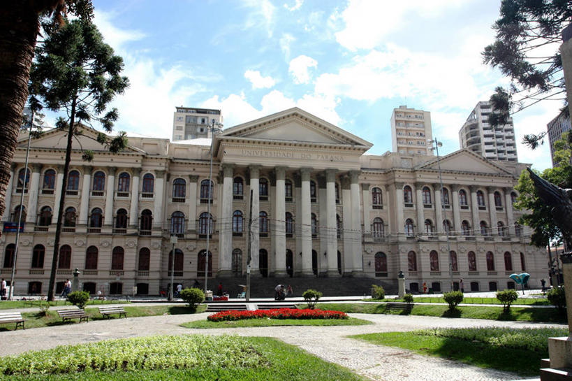 无人,横图,室外,白天,建筑,巴西,一排,整齐,柱子,云,草,树,排列,天空,南美,摄影,南美洲,拉丁美洲,队列,政府,美洲,巴西联邦共和国,首府,亚美利加洲,南亚美利加洲,巴拉那,巴拉那州,库里蒂巴,库里奇巴,联邦大楼,设计,彩图,旅行,大学