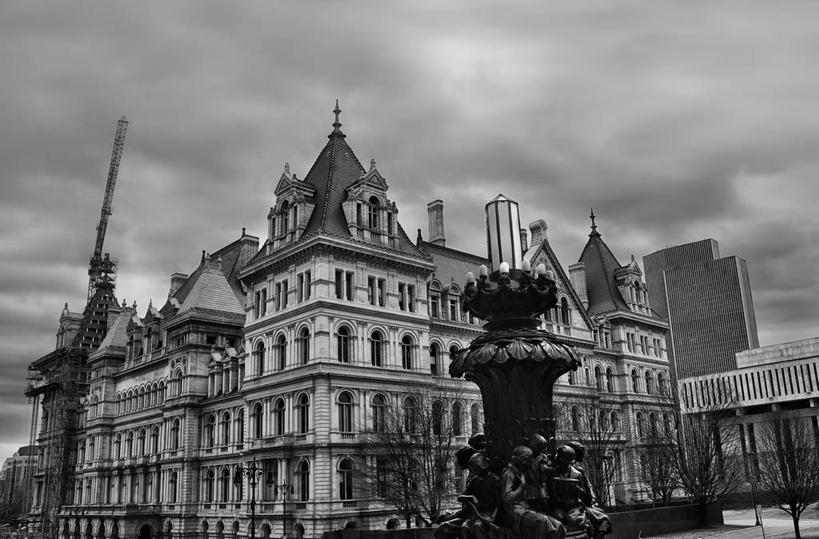 无人,横图,黑白,室外,白天,仰视,建筑,喷泉,纽约,美国,标志,符号,云,拱门,历史,标识,国会大厦,摄影,政府大楼,政府,纽约州,奥尔巴尼,性别符号,低角度拍摄,男性符号