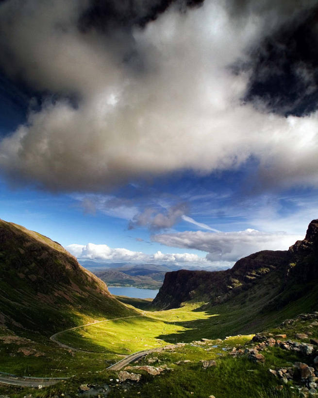 无人,竖图,俯视,室外,白天,旅游,度假,湖,石头,美景,山,山脉,峡谷,多云,日光,英国,石子,地形,景观,山谷,娱乐,苏格兰,风景,天空,自然,享受,休闲,景色,放松,摄影,岩层,自然风光,北欧,苏格兰高地,因弗内斯,自然地理,石块,岩石,高角度拍摄,旅行