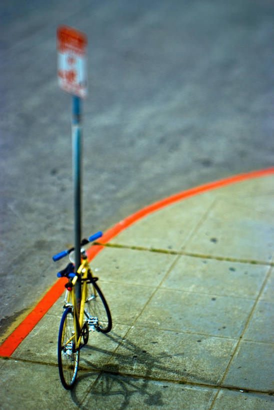 无人,竖图,俯视,室外,白天,街道,自行车,美国,标志,人行道,靠,靠着,运输,摄影,交通标志,沥青,旧金山,移轴摄影,高角度拍摄