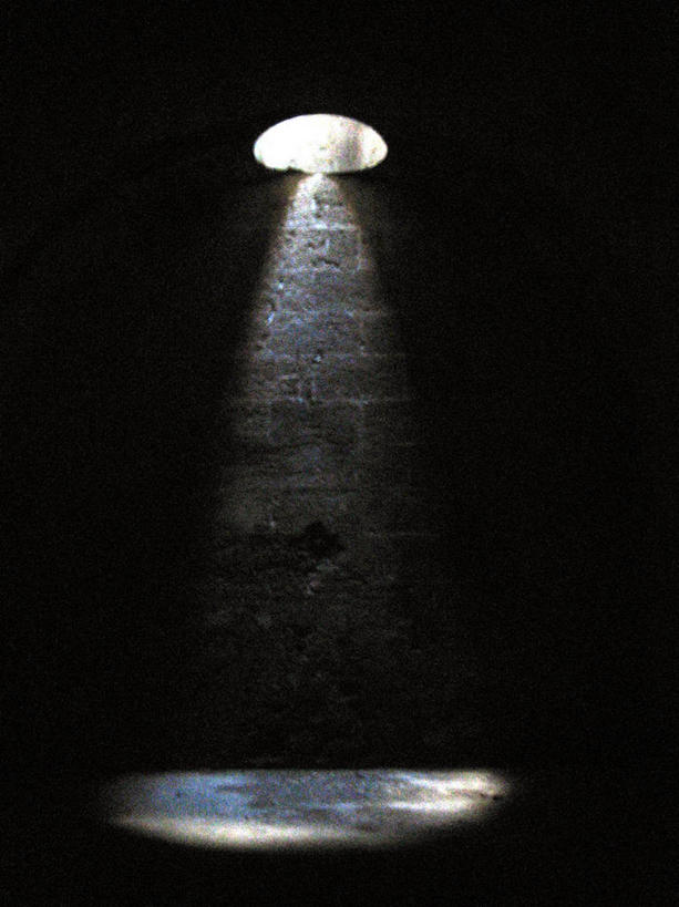 无人,竖图,室内,白天,日光,西班牙,欧洲,洞,围墙,石墙,摄影,排水沟,要塞,南欧,伊比利亚半岛,西班牙王国,巴利阿里群岛,灵性,巴利阿里,梅诺卡岛,检修口