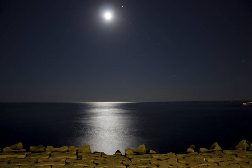 无人,横图,室外,夜晚,海洋,水,意大利,欧洲,反射,地平线,水平线,月亮,满月,风景,自然,摄影,宁静,南欧,意大利文化,意大利共和国,坎帕尼亚,萨勒诺,阿马尔菲海岸,阿玛尔菲海岸,阿马尔菲,阿玛菲海岸,坎帕尼亚大区,阿玛菲海岸风景区,萨莱诺,萨莱诺省,旅行