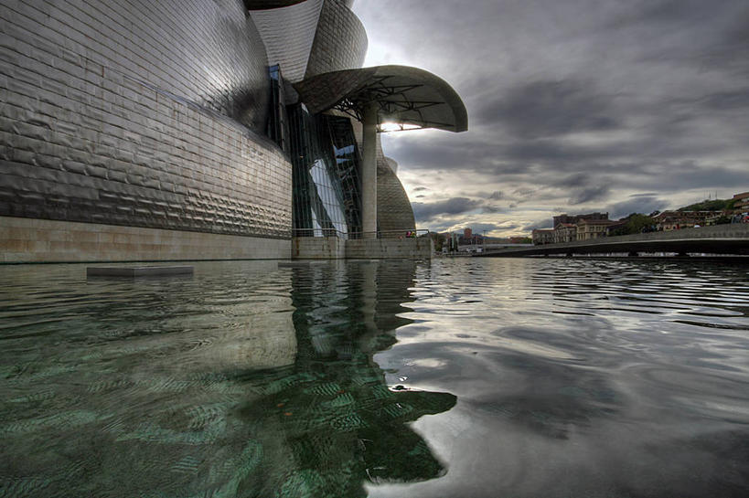 无人,工程师,建筑师,博物馆,横图,室外,白天,水,多云,建筑,西班牙,纽约,美国,反射,河岸,水边,云,曼哈顿,现代,顶部,天空,地标建筑,摄影,部分,北美,北美洲,美洲,伊比利亚半岛,纽约市,纽约州,帝国之州,帝国州,北亚美利加洲,亚美利加洲,管理,巴斯克自治区,毕尔巴鄂,富人区,上东区,上流区,古根汉姆博物馆,建筑工程师,设计,美利坚合众国,画则师,图则师,则师,曼哈顿区,纽约县,评估,人员,曼哈顿岛,弗兰克.盖里,盖里