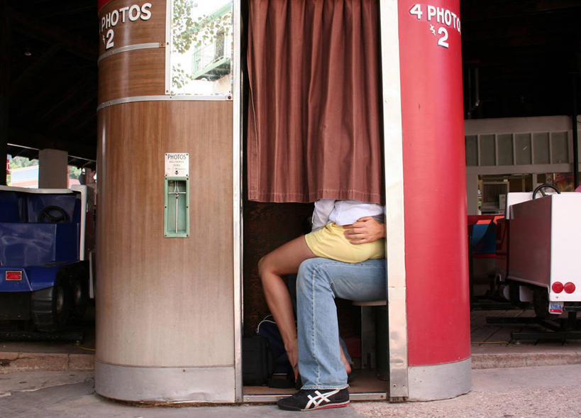 成年人,两个人,夫妻,坐,横图,室外,白天,爱情,窗帘,美国,浪漫,休闲装,衣服,装饰物,恩爱,乐趣,恋人,摄影,北美,北美洲,享乐,美洲,科罗拉多州,北亚美利加洲,亚美利加洲,异性恋,大头贴,男人,年轻男性,年轻女性,女人,年轻人,夫妇,情侣,爱,美利坚合众国,伴侣