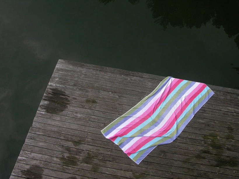 无人,码头,横图,俯视,室外,白天,湖,美国,条纹,木制,毛巾,夏天,放松,摄影,北美,北美洲,美洲,北卡罗来纳州,北亚美利加洲,亚美利加洲,北卡罗来纳,焦油脚根之州,黑油鞋根之州,老北州,式样,高角度拍摄,海滩巾,美利坚合众国,独处