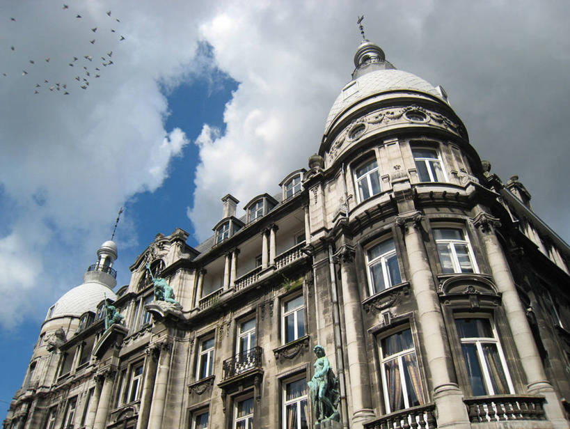 无人,坐,横图,室外,白天,建筑,比利时,许多,鸟类,云,纪念碑,很多,历史,飞,地标建筑,放松,摄影,圆顶建筑,积雨云,安特卫普,法兰德斯,旅行