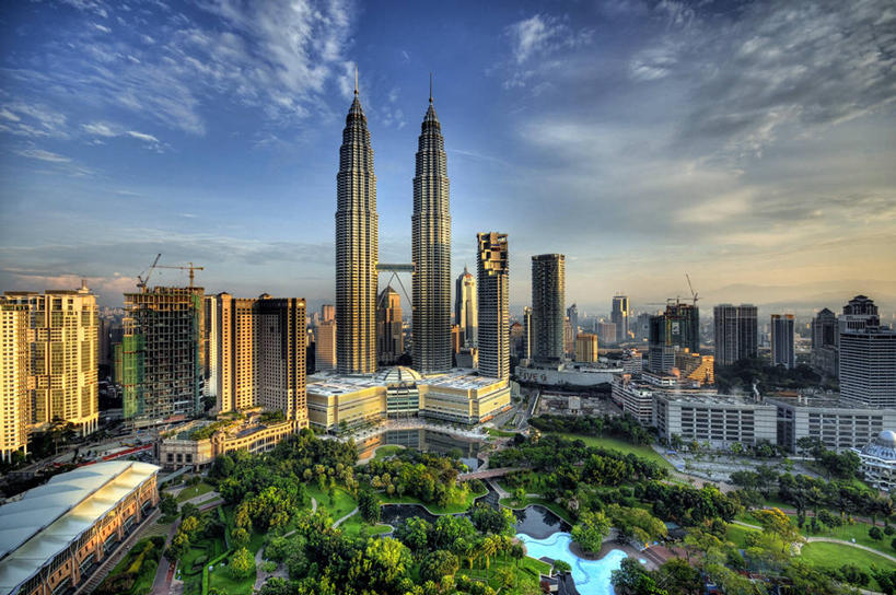 无人,体育馆,游泳池,公园,运动场,横图,俯视,室外,度假,成功,日出,美景,城市风光,城市,建筑,马来西亚,亚洲,景观,云,黎明,首都,娱乐,体育场,现代,树,天空,地标建筑,享受,休闲,景色,放松,摄影,东南亚,生长,双子塔,吉隆坡,双子星塔,运动馆,吉隆坡石油双塔,吉隆坡双子星塔,佩重纳斯大厦,印度支那,马来西亚联邦,高角度拍摄,旅行,双峰塔,马来文化