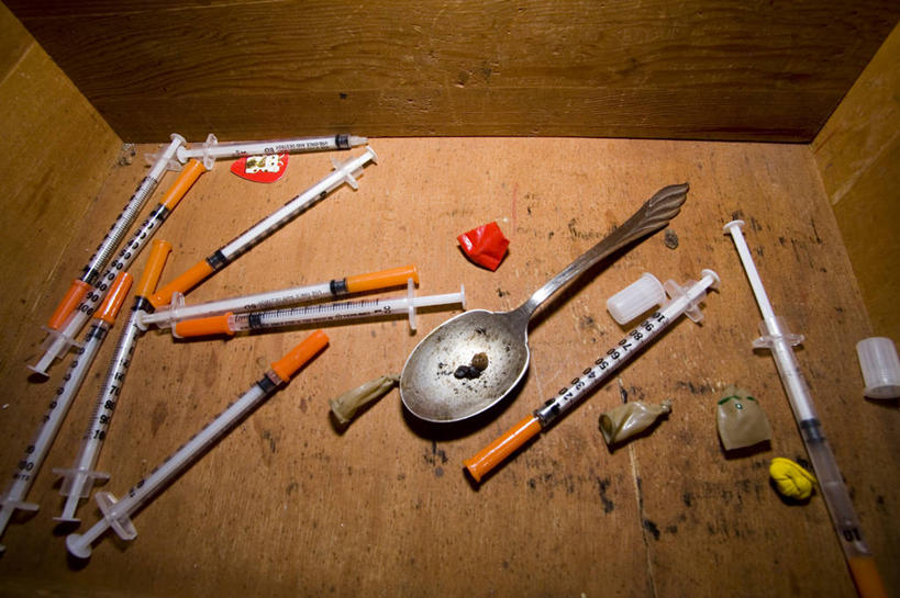 无人,横图,俯视,室内,特写,风险,家具,静物,抽屉,美国,装饰,书桌,气球,汤匙,摄影,注射器,海洛因,北美,北美洲,上瘾,加利福尼亚,美洲,加州,洛杉矶,加利福尼亚州,金州,黄金州,北亚美利加洲,亚美利加洲,手术器械,天使之城,危险,高角度拍摄,县治,洛杉矶县,针叶,美利坚合众国,药物滥用,洛城,社会问题