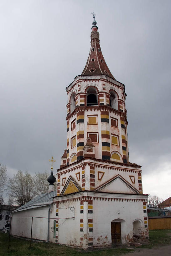 无人,竖图,室外,特写,白天,建筑,俄罗斯,十字架,历史,树,自然,地标建筑,摄影,宗教,环境,宗教建筑,宗教用品,灵性,旅行,大教堂,苏兹达尔,传统文化,俄罗斯文化