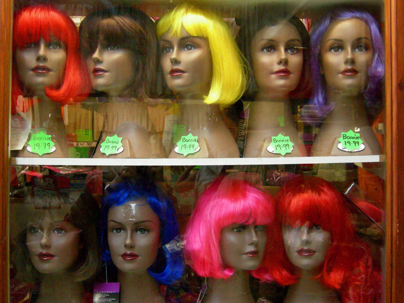 头发,无人,商店,横图,室内,室外,特写,时尚,消费,窗户,落地窗,橱窗,玻璃,英国,一排,许多,整齐,并排,透明,假发,人造模特,市场,很多,玻璃窗,排列,零售,摄影,多样,队列,北欧,选择,收集,玻璃橱窗,想法,利兹市,挨着,苦差事
