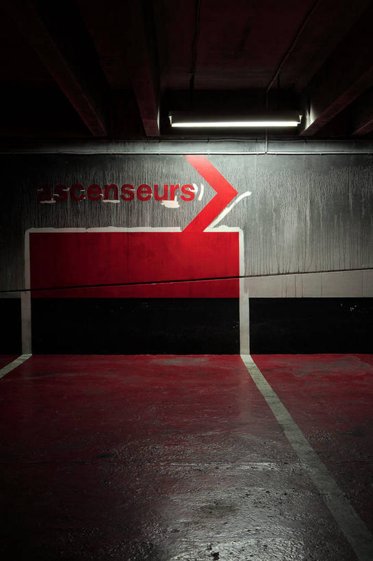 无人,竖图,室内,夜晚,建筑,法国,文字,线条,光亮,方向,摄影,英文字母,照亮,照明设备,中欧