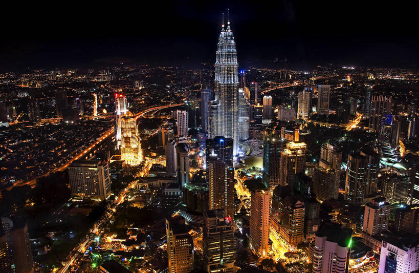 无人,横图,俯视,航拍,室外,夜晚,度假,美景,天际线,城市风光,城市,建筑,摩天大楼,马来西亚,亚洲,景观,光亮,首都,宏伟,娱乐,地标建筑,享受,休闲,办公大楼,景色,放松,摄影,东南亚,照亮,鸟瞰,双子塔,吉隆坡,双子星塔,吉隆坡石油双塔,吉隆坡双子星塔,佩重纳斯大厦,印度支那,马来西亚联邦,高角度拍摄,旅行,双峰塔,马来文化